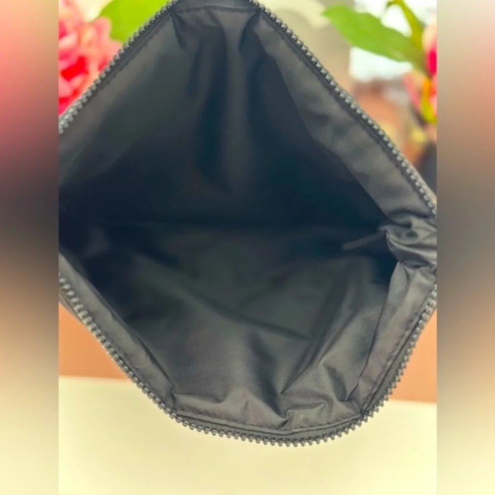 Chanel  Cosmetic Bag - Picture 4 of 6